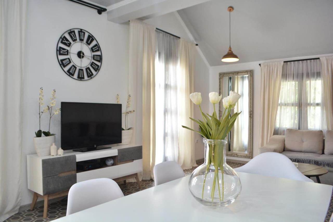 Apartman L&M เซทินเจ ภายนอก รูปภาพ