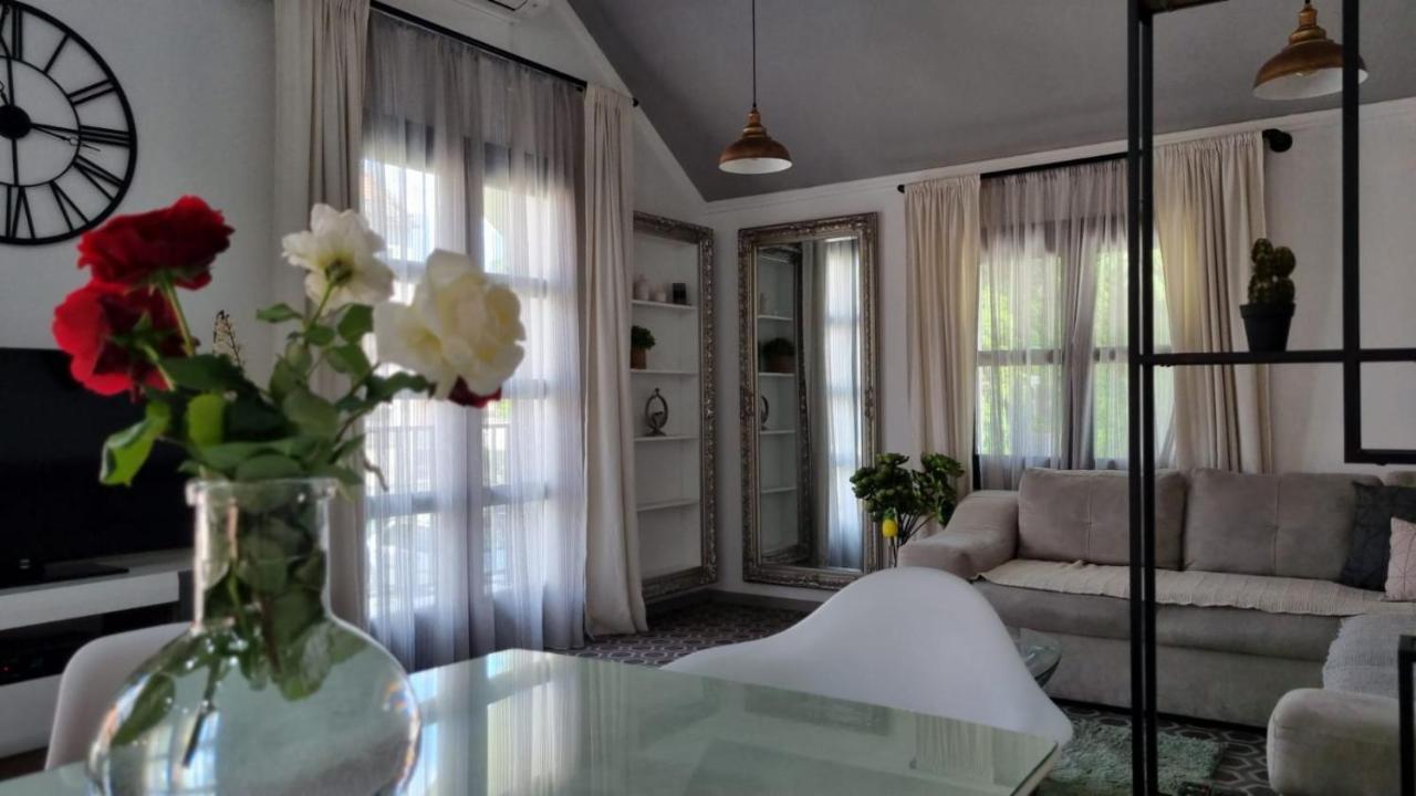 Apartman L&M เซทินเจ ภายนอก รูปภาพ